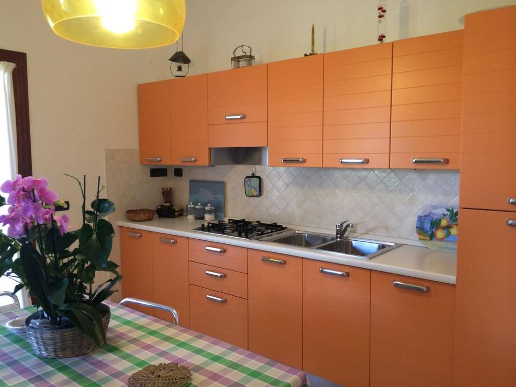 A kitchen or kitchenette at Villa Oleandro - 2349447