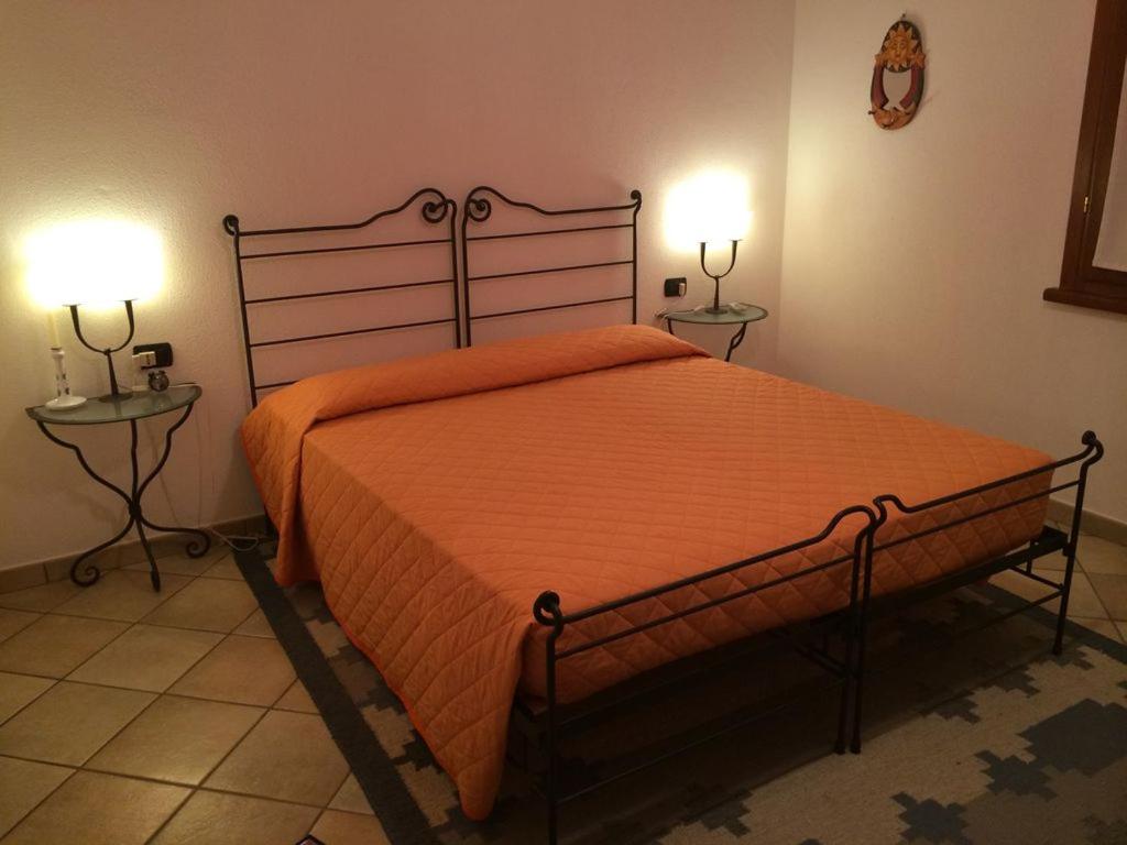 A bed or beds in a room at Villa Oleandro - 2349447