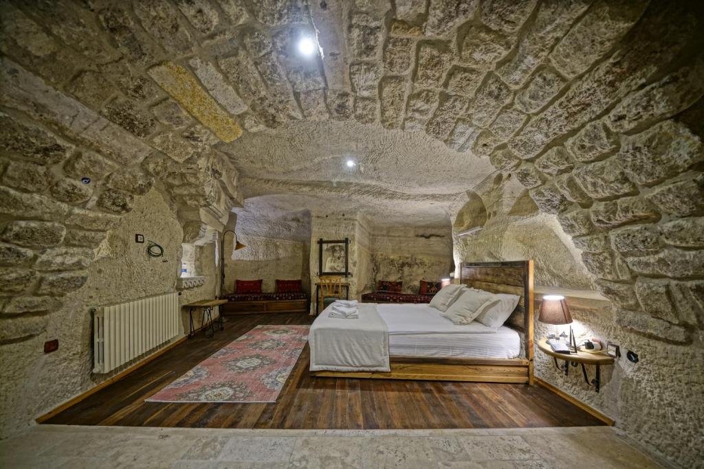 Postel nebo postele na pokoji v ubytování Naraca Cave House