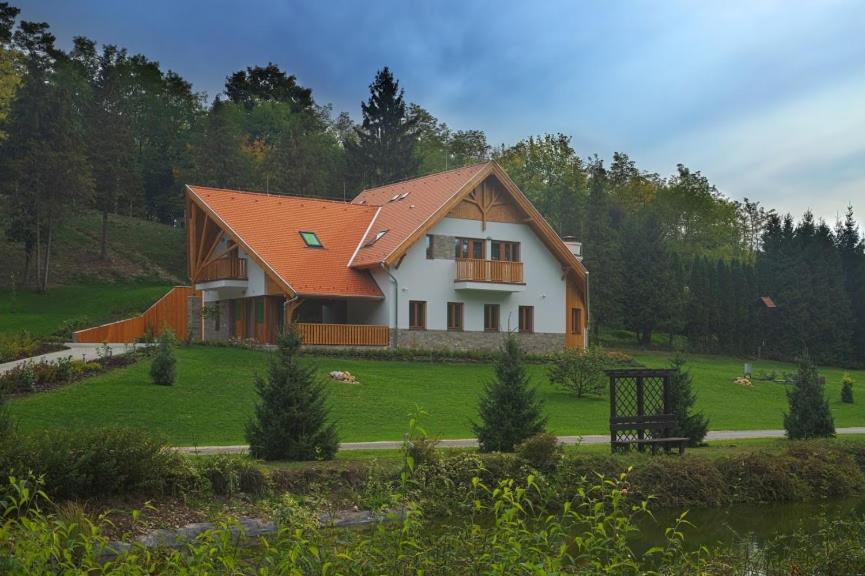Budynek, w którym mieści się hotel