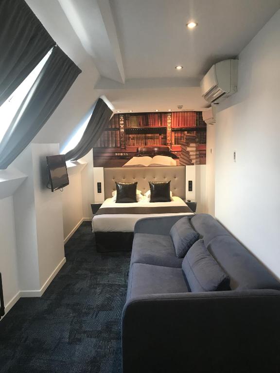 
Superior Deluxe double or twin room with street view or courtyard for 2 people (extra beds with extra fees available)
