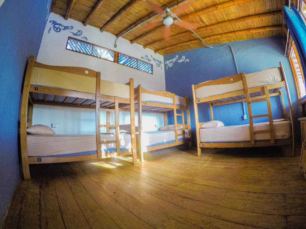 Voodi või voodid majutusasutuse Wild Rover Beach Mancora toas