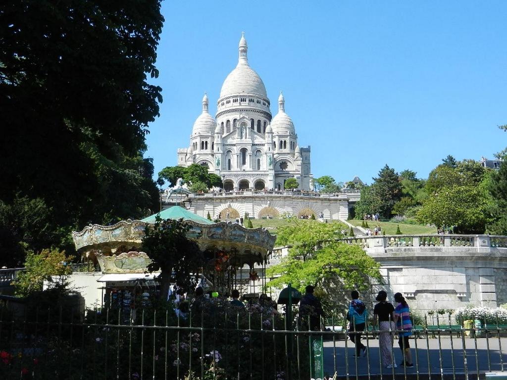 Very large private room, Montmartre