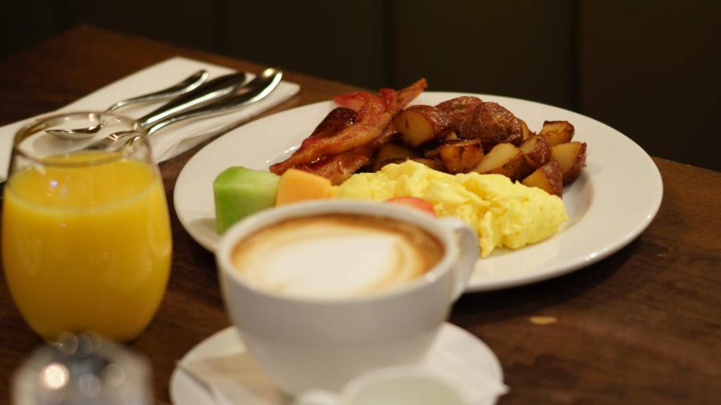 Century Plaza Hotel - Resim 8