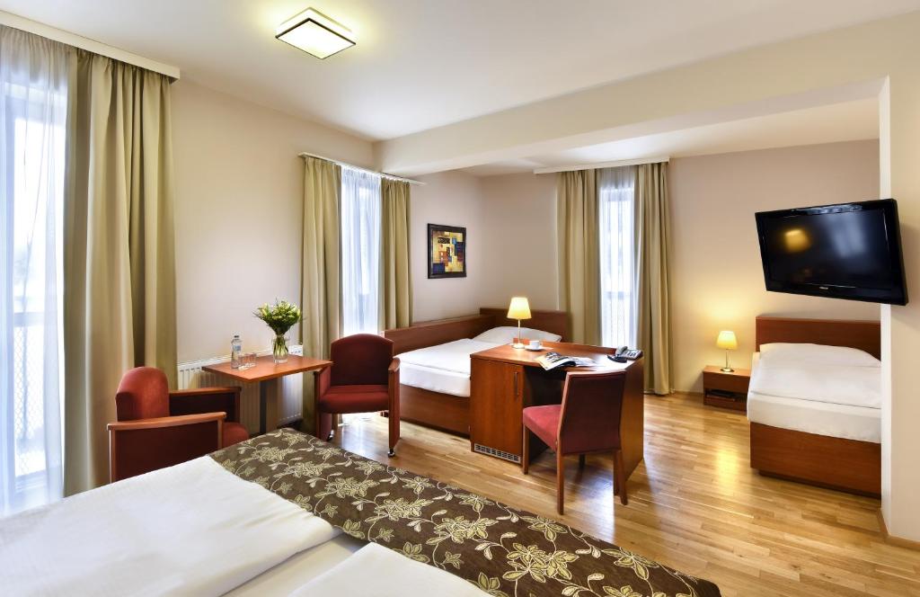 Łóżko lub łóżka w pokoju w obiekcie Hotel Tvrz Orlice