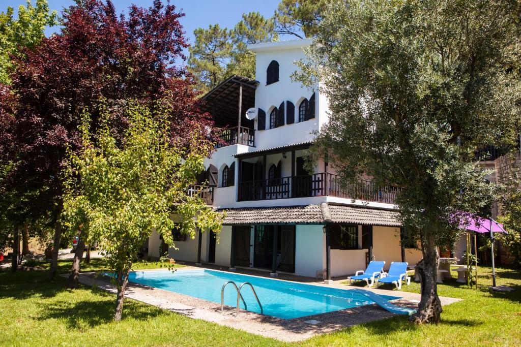 a house with a swimming pool in front of it at Casa da torre in Pombal