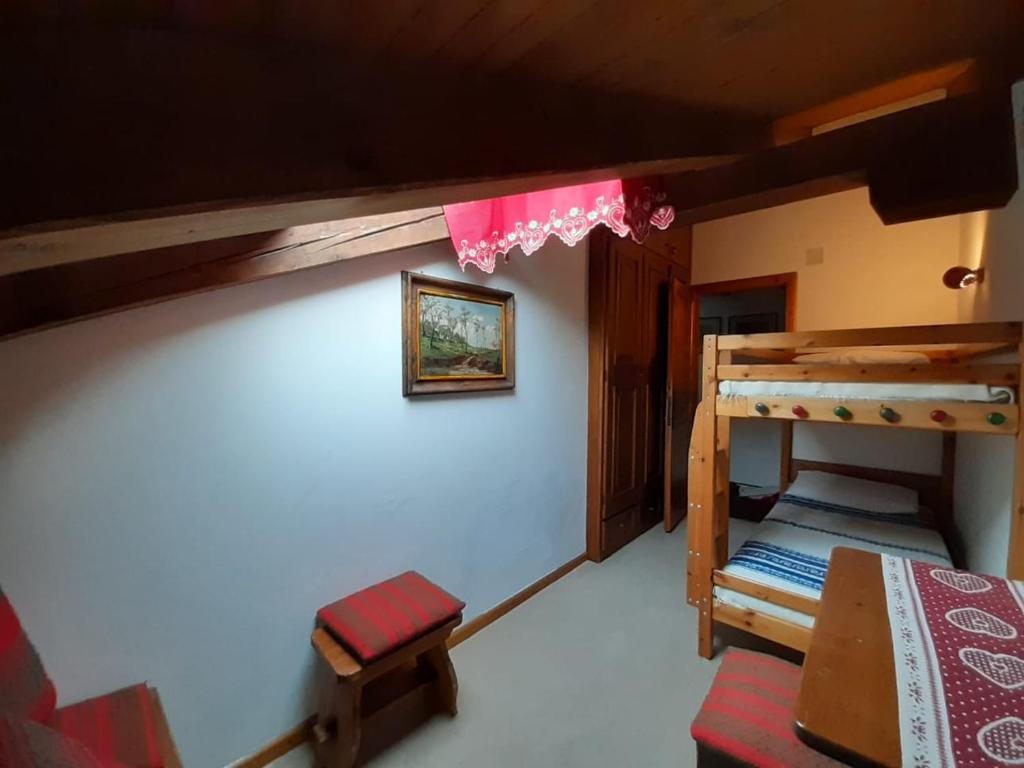Voodi või voodid majutusasutuse Mansarda in chalet a Cortina toas