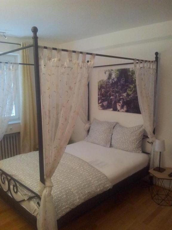 Postel nebo postele na pokoji v ubytování Relax Aachener Boardinghouse Budget