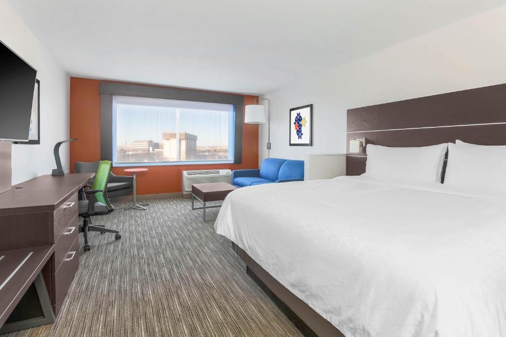 Holiday Inn Express & Suites Chicago O'Hare Airport by IHG photo