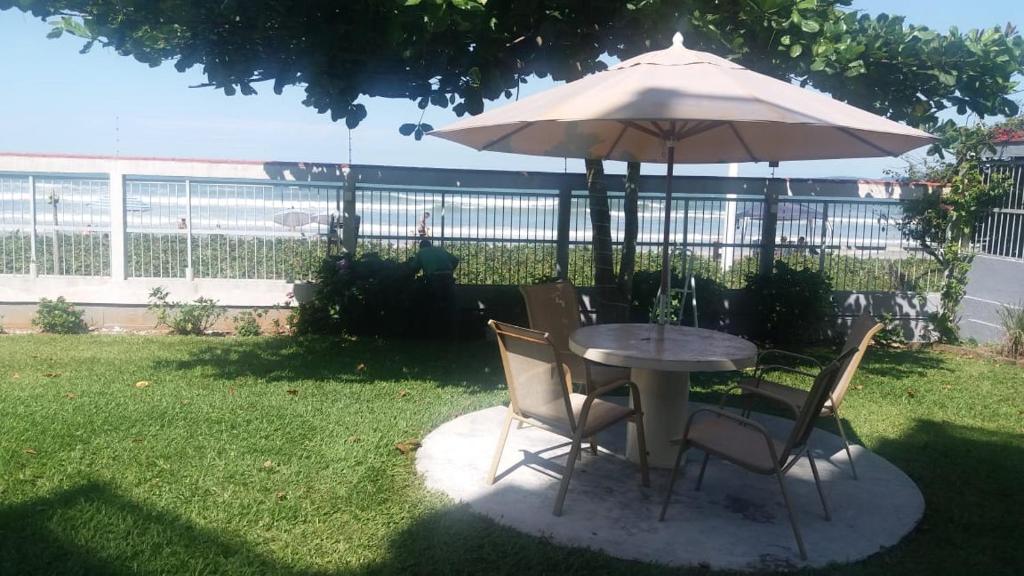  Apartamento em Itapema- SC (Meia Praia) Frente para o Mar.