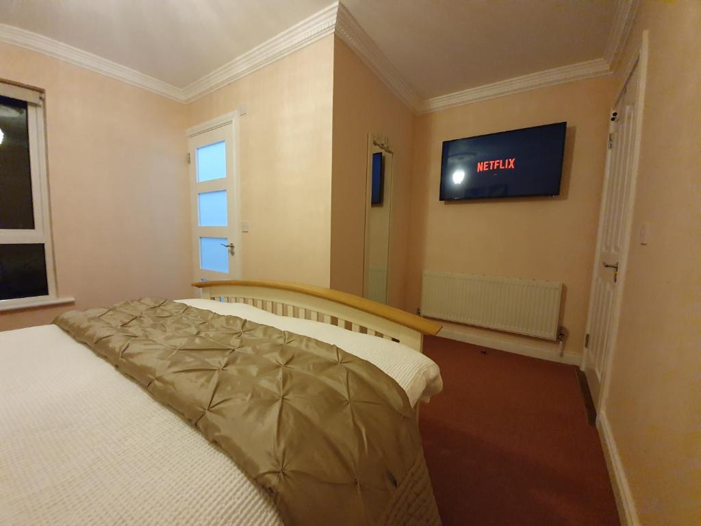 Postel nebo postele na pokoji v ubytování Wolseley Park guest house