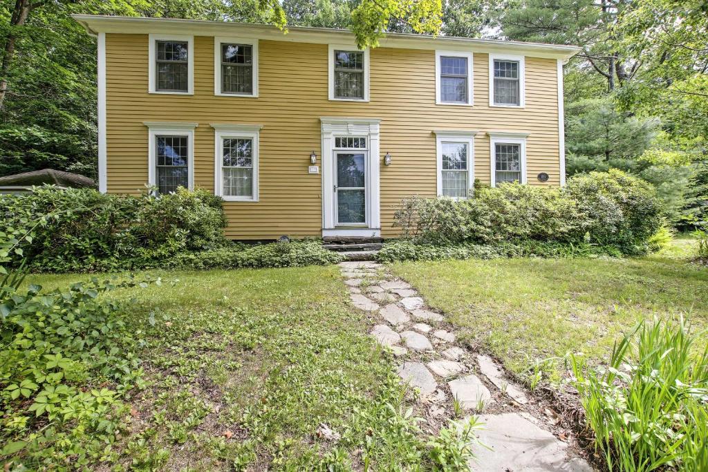 Historic Huntington Home Walk to Westfield River, Huntington (updated