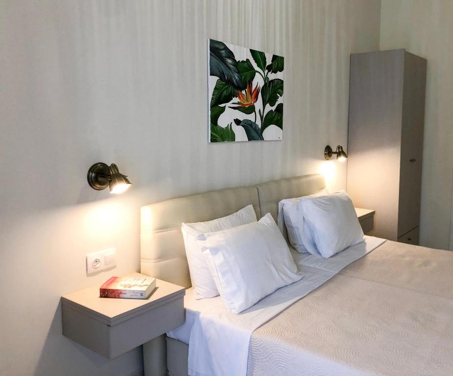 Postel nebo postele na pokoji v ubytování Stelisia Rooms