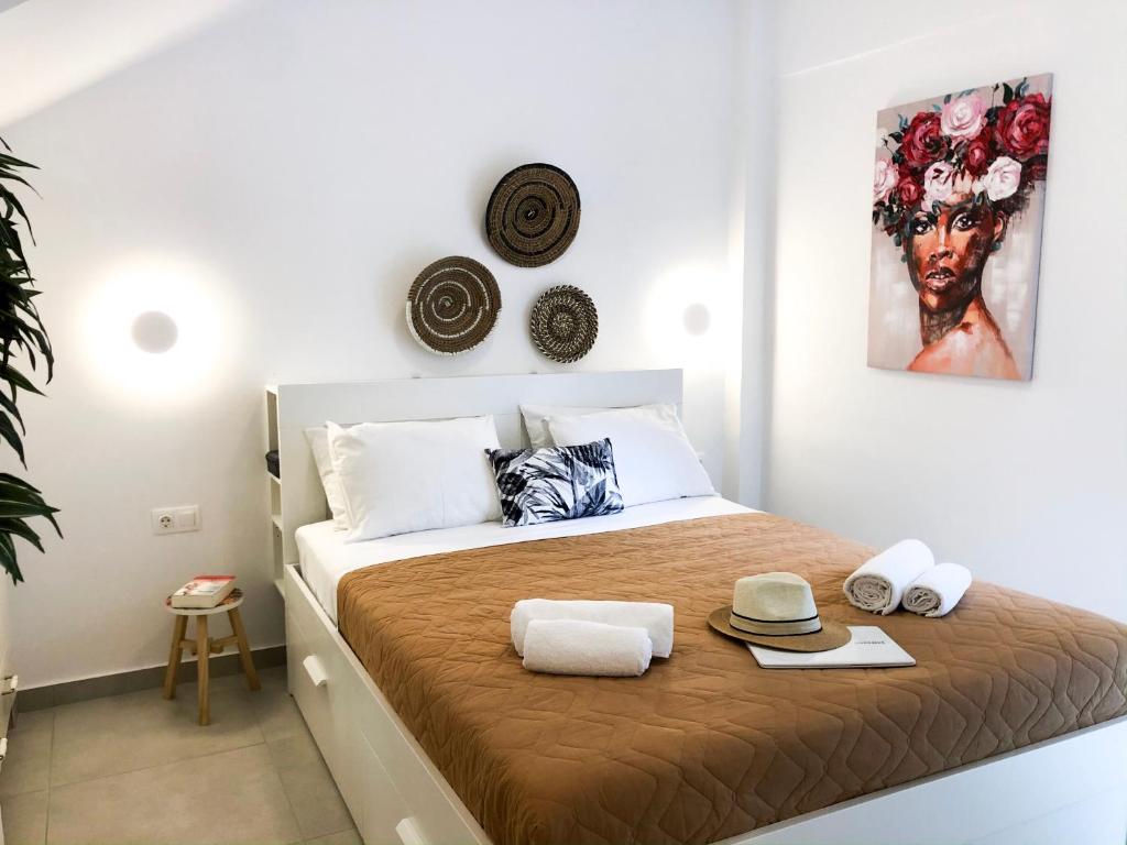 Postel nebo postele na pokoji v ubytování Stelisia Rooms