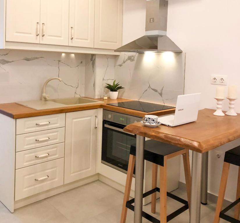 Kuchyň nebo kuchyňský kout v ubytování Stelisia Rooms