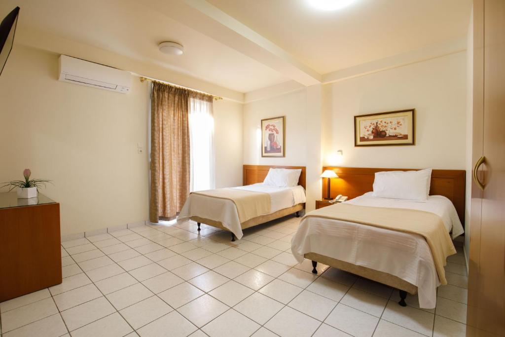 Postel nebo postele na pokoji v ubytování Hotel ΑΤΗΙΝΑ