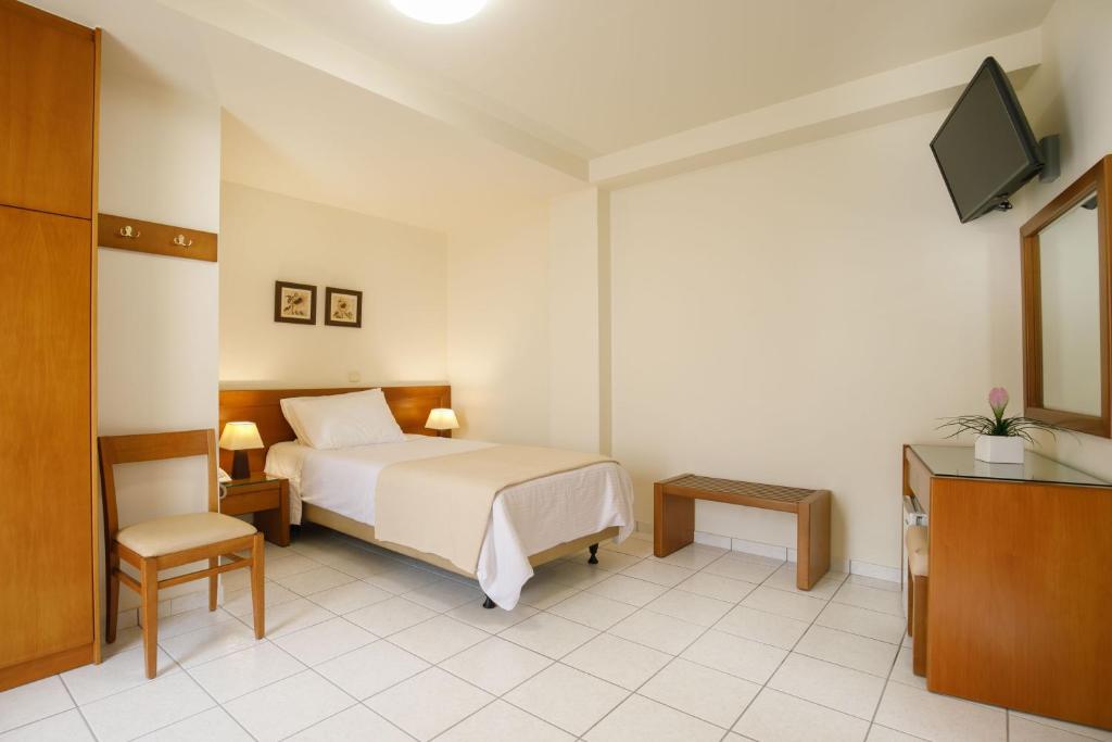 Postel nebo postele na pokoji v ubytování Hotel ΑΤΗΙΝΑ