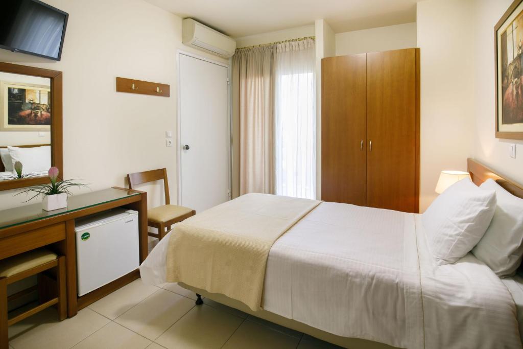 Postel nebo postele na pokoji v ubytování Hotel ΑΤΗΙΝΑ