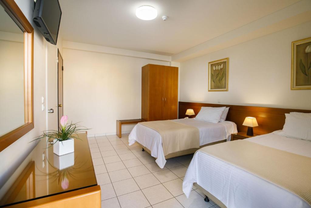 Postel nebo postele na pokoji v ubytování Hotel ΑΤΗΙΝΑ