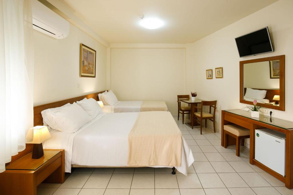 Postel nebo postele na pokoji v ubytování Hotel ΑΤΗΙΝΑ