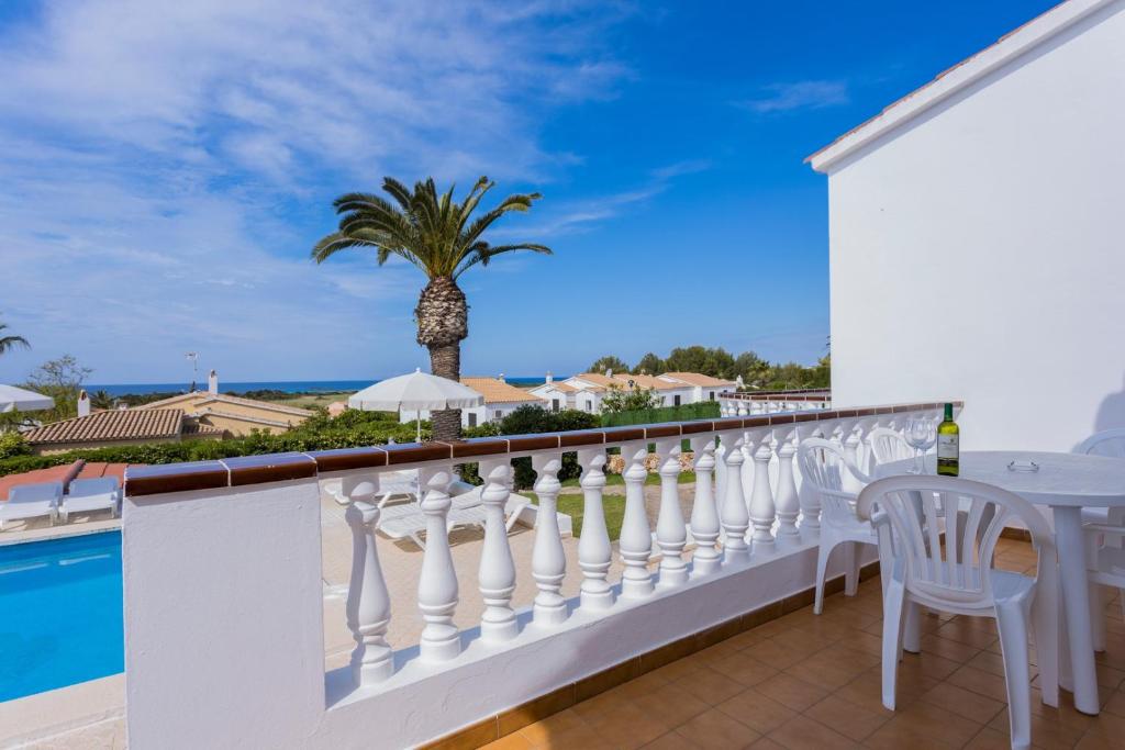 Basen w obiekcie Villas 84 Est & Oest, Son Bou By MENORCARENTALS lub w pobliżu