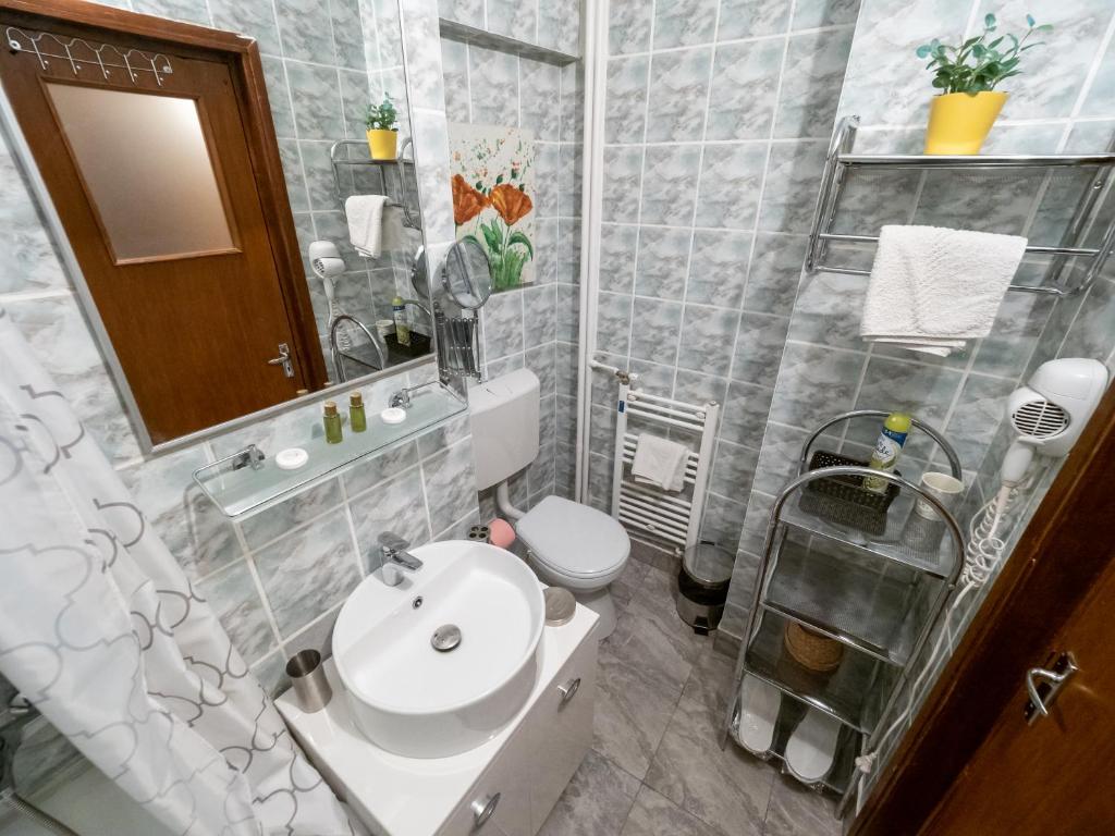 Sunny Old Town Apartments - 阳台工作室