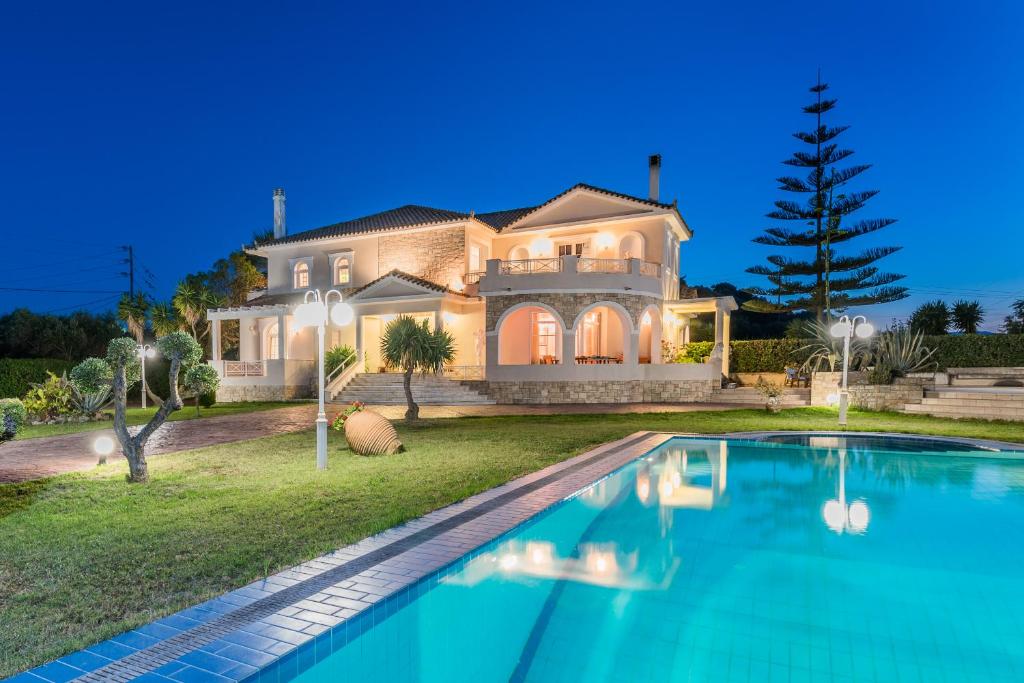 Bazén v ubytovaní Rodami Artisan Manor alebo v jeho blízkosti