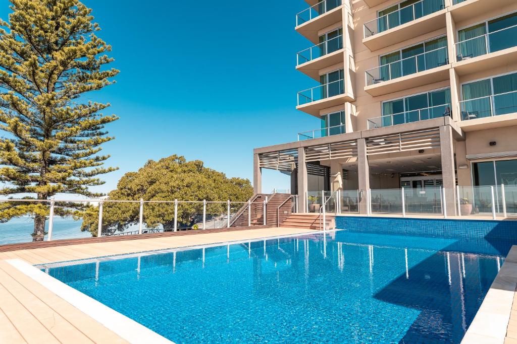 a swimming pool in front of a building at Port Lincoln Hotel in Port Lincoln
