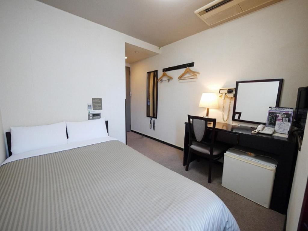 Postel nebo postele na pokoji v ubytování Hotel Route-Inn Shimada Ekimae
