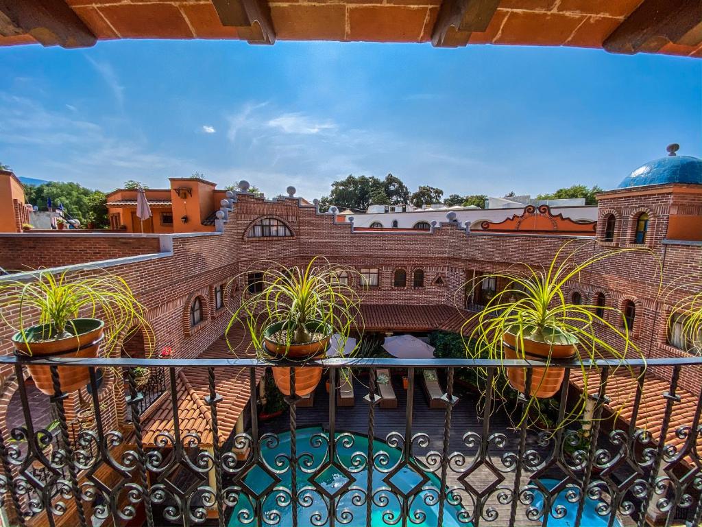 Bazén v ubytování Suites Paraiso Tequis nebo v jeho okolí