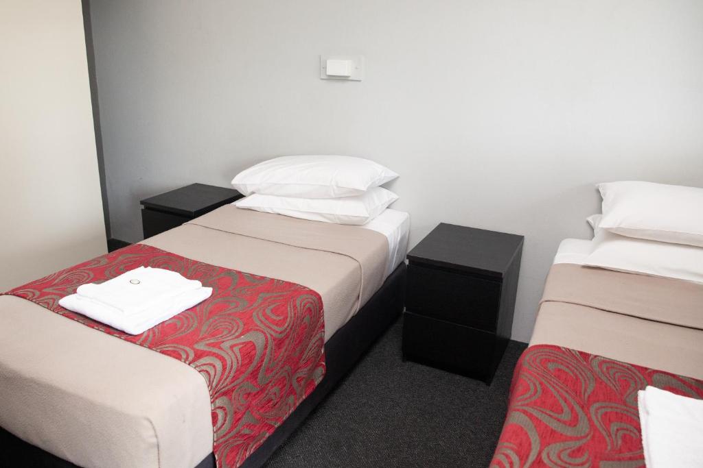 Postel nebo postele na pokoji v ubytování Royal Hotel Singleton