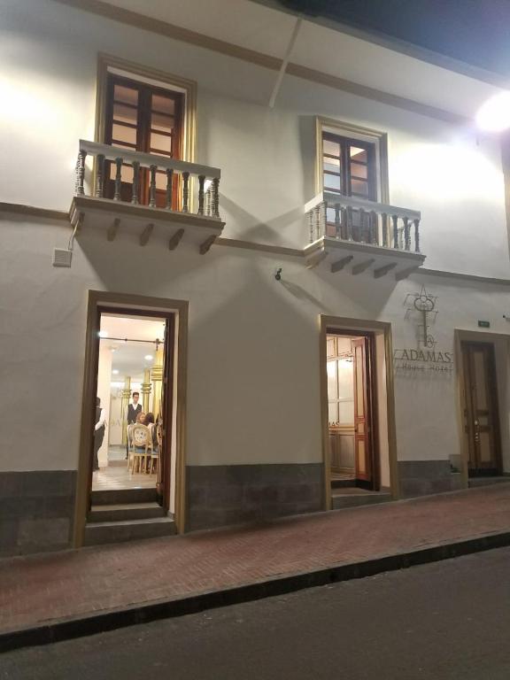 Budova, kde se hotel nachází