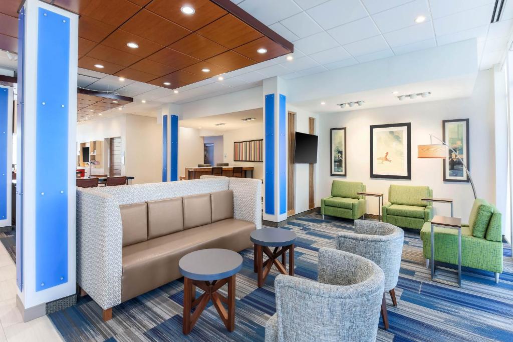 The lobby or reception area at Holiday Inn Express & Suites Chicago O'Hare Airport, an IHG Hotel