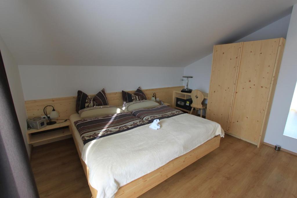 Postel nebo postele na pokoji v ubytování Gästehaus Waldrand Garni