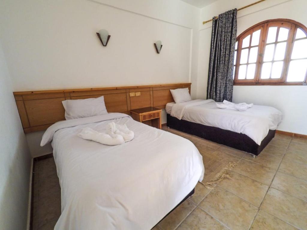 Postel nebo postele na pokoji v ubytování Jimmy Hotel