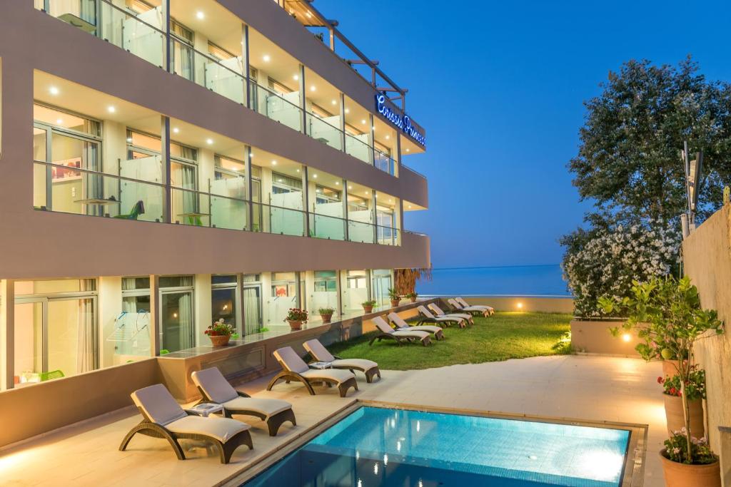 Bazén v ubytování Corissia Princess Hotel  nebo v jeho okolí