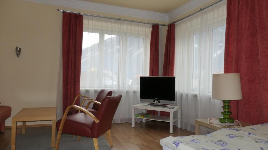 TV a/nebo společenská místnost v ubytování Haus Pleterski