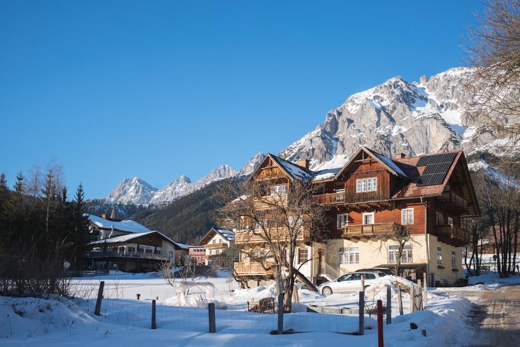 Haus Alpenruhe by Schladmingurlaub - Housity