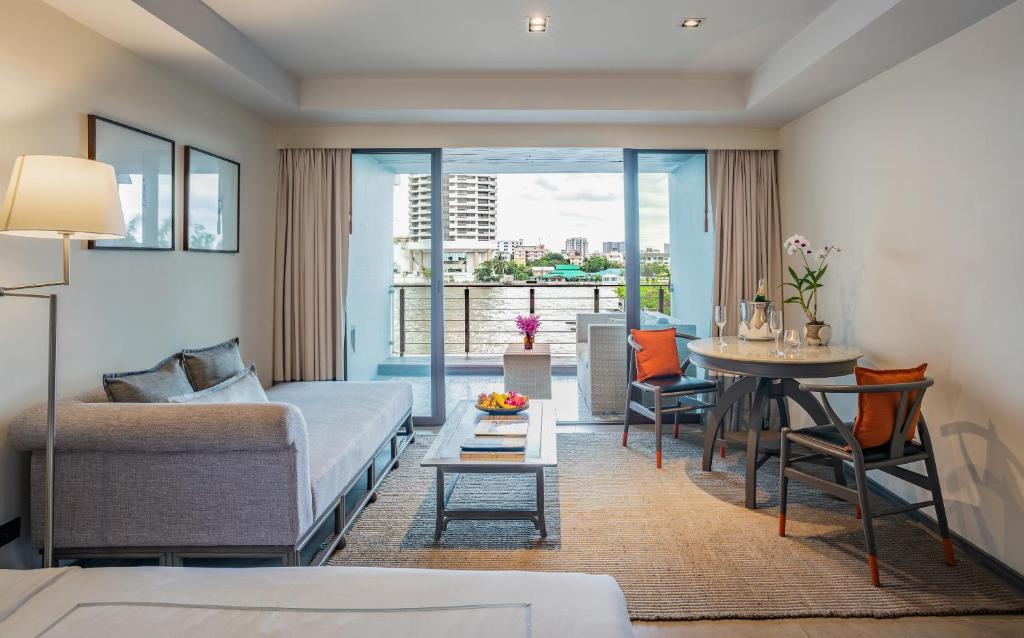 Posezení v ubytování Riva Surya Bangkok