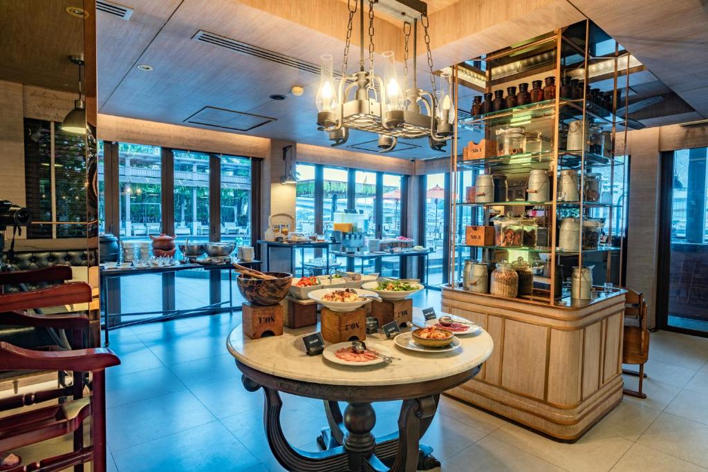 Riva Surya Bangkok - Resim 42