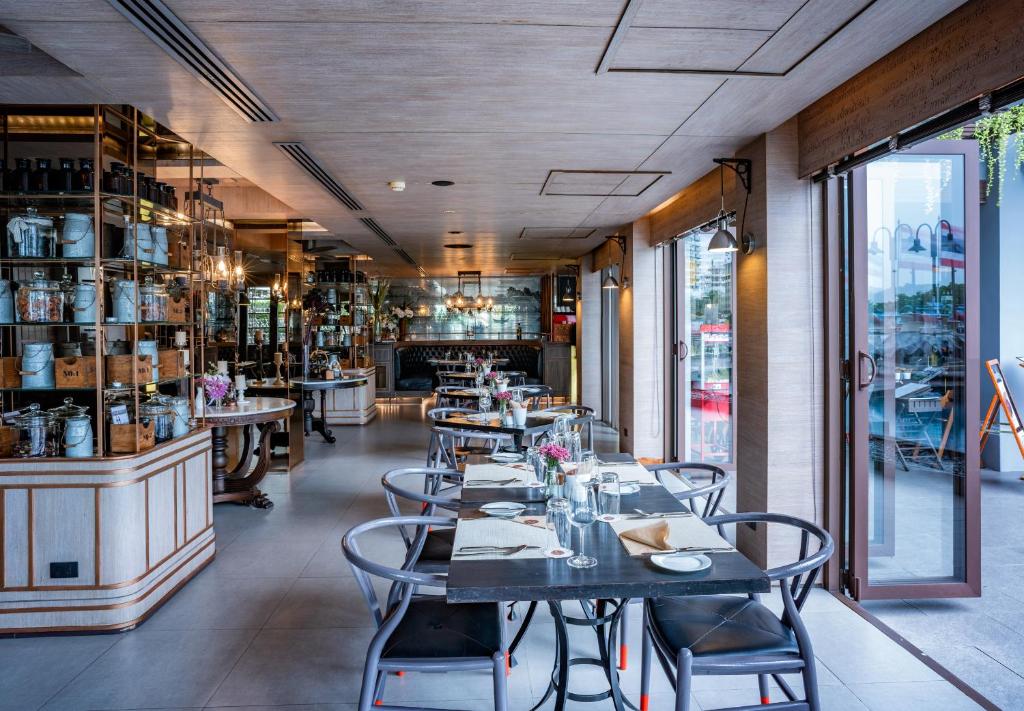 Riva Surya Bangkok - Resim 19