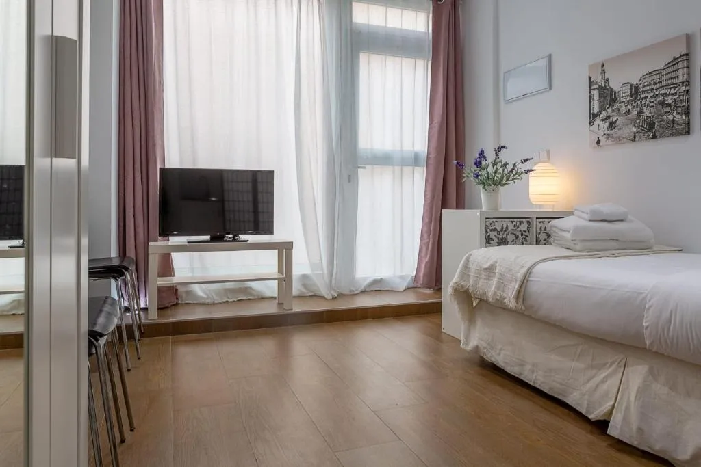 Cozy 1Bed Studio in Center of Madrid - 4min from tube, Madrid, Spania