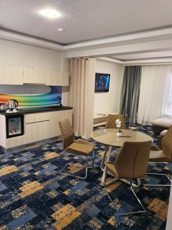 TV a/nebo společenská místnost v ubytování Hotel Yarus Plus