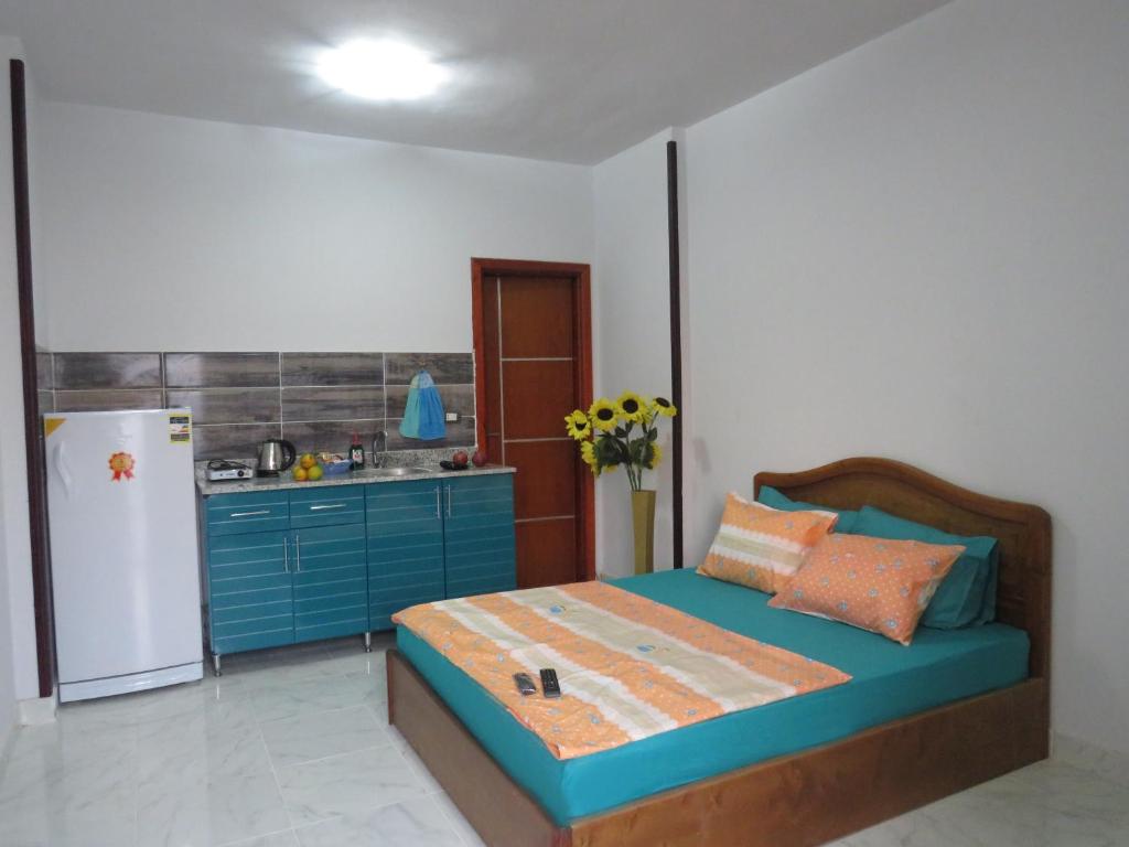 A kitchen or kitchenette at Apartment Bella Vita near the sea RedSeaLine