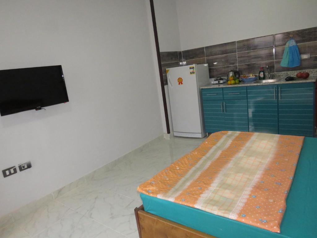 A kitchen or kitchenette at Apartment Bella Vita near the sea RedSeaLine