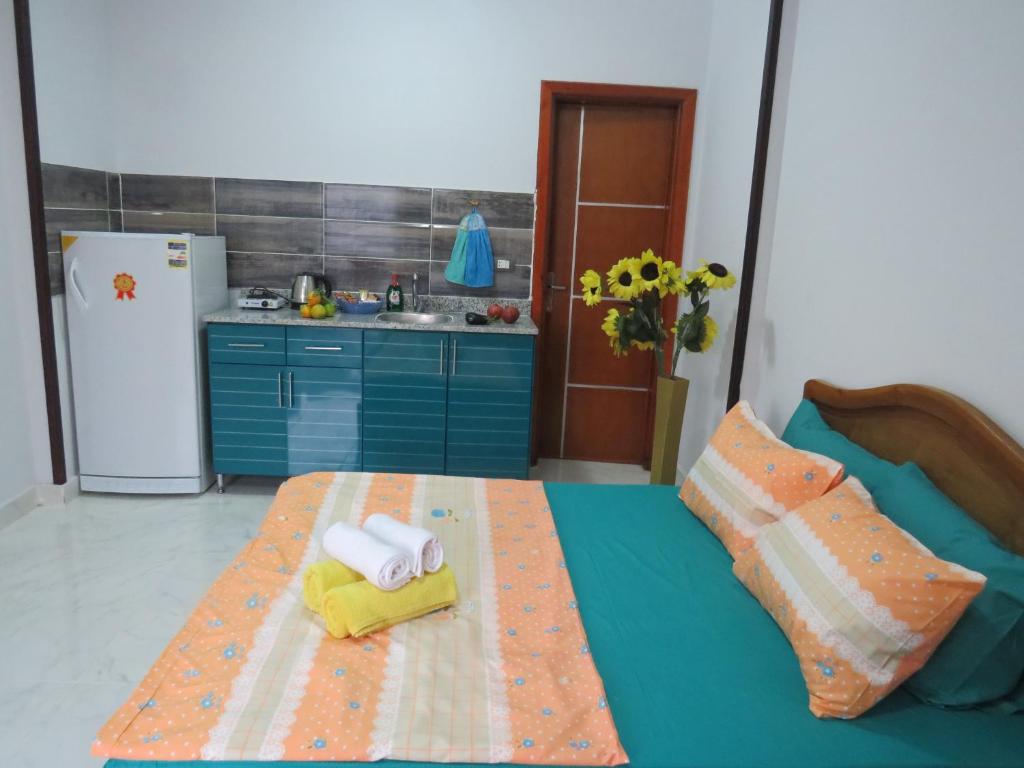 A kitchen or kitchenette at Apartment Bella Vita near the sea RedSeaLine