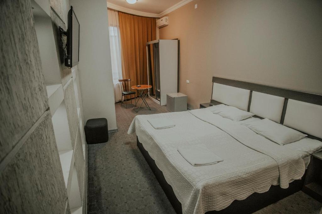 Postel nebo postele na pokoji v ubytování Discovery Hotel