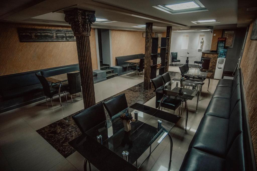 Posezení v ubytování Discovery Hotel