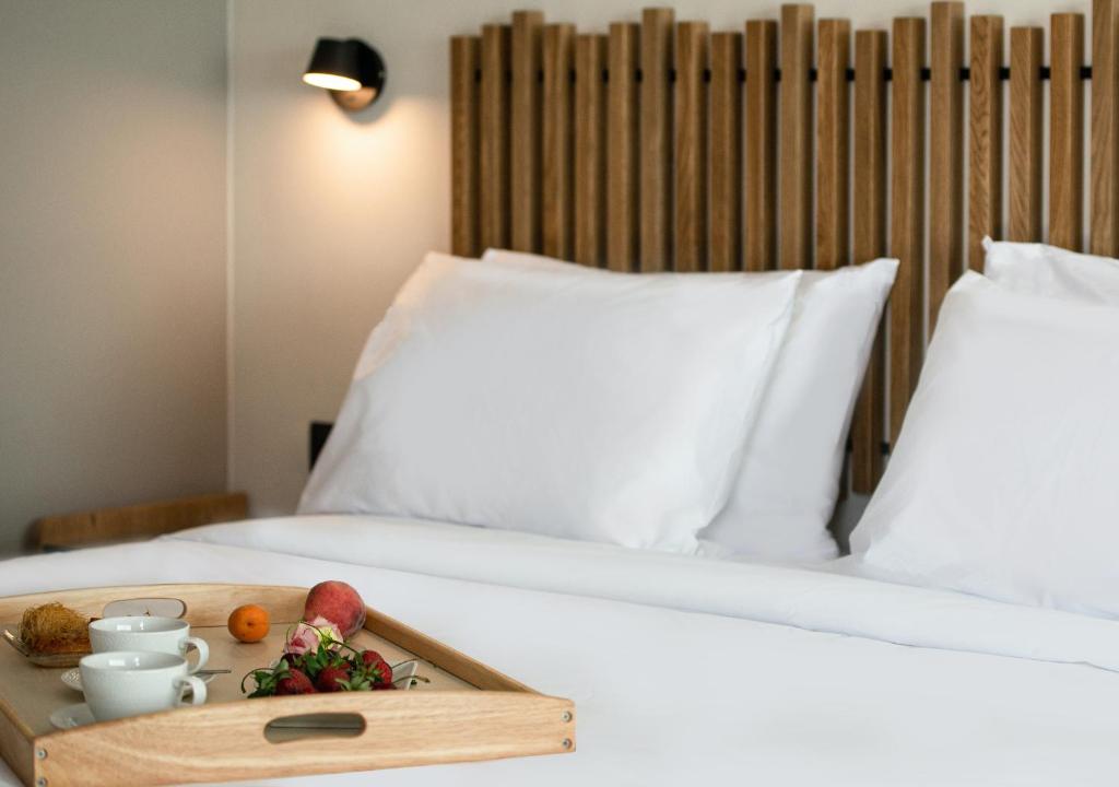 Postel nebo postele na pokoji v ubytování Portes Lithos Luxury Resort