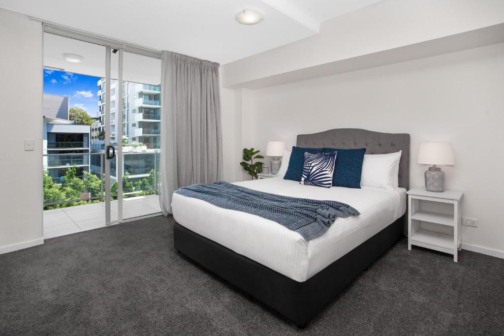 Krevet ili kreveti u jedinici u okviru objekta 2-Bed Near Brisbane CBD with Pool, Sauna & BBQ DUPLICATE